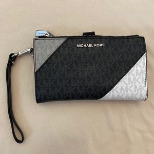 BARELY USED MICHAEL KORS WRISTLET